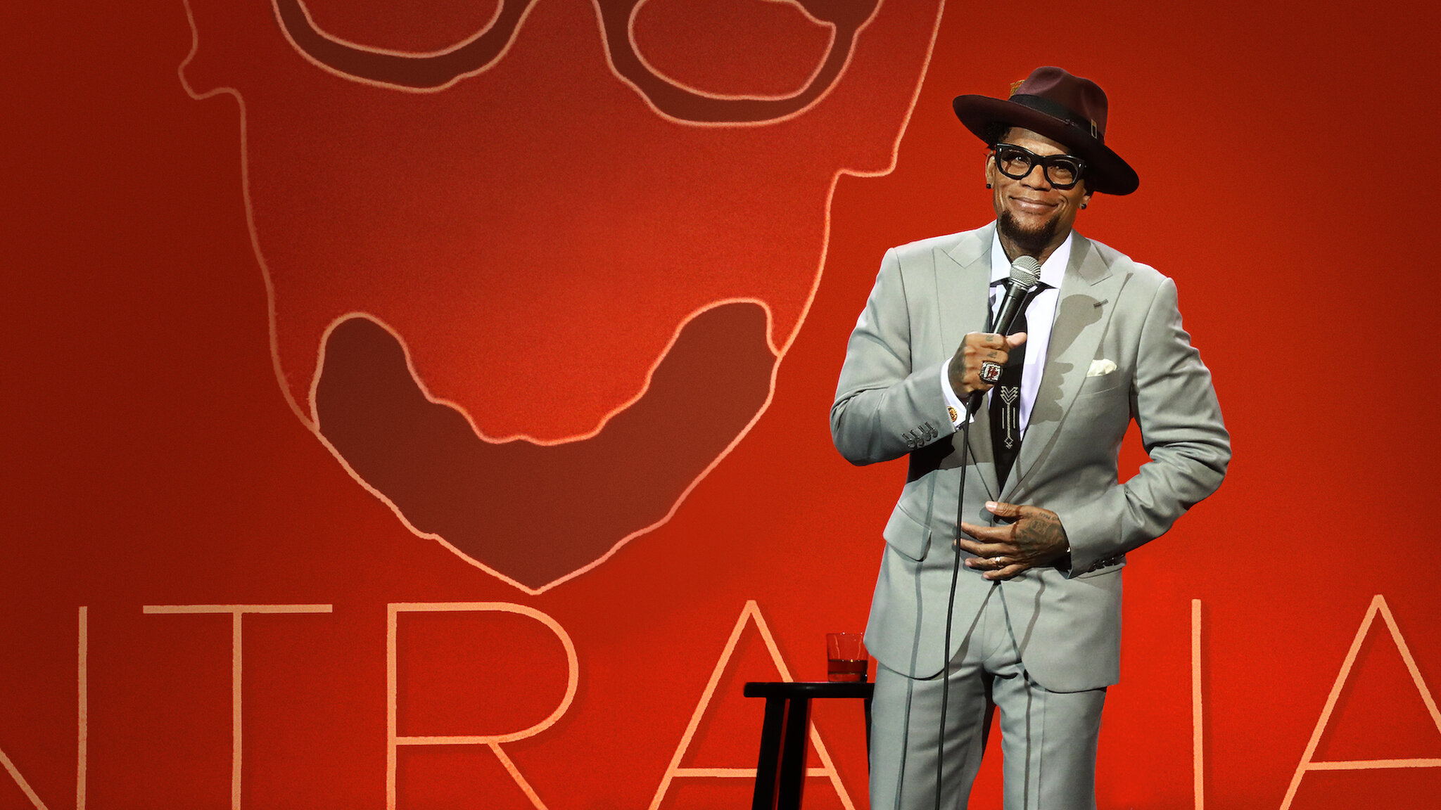 Watch D.L. Hughley: Contrarian | Netflix Official Site