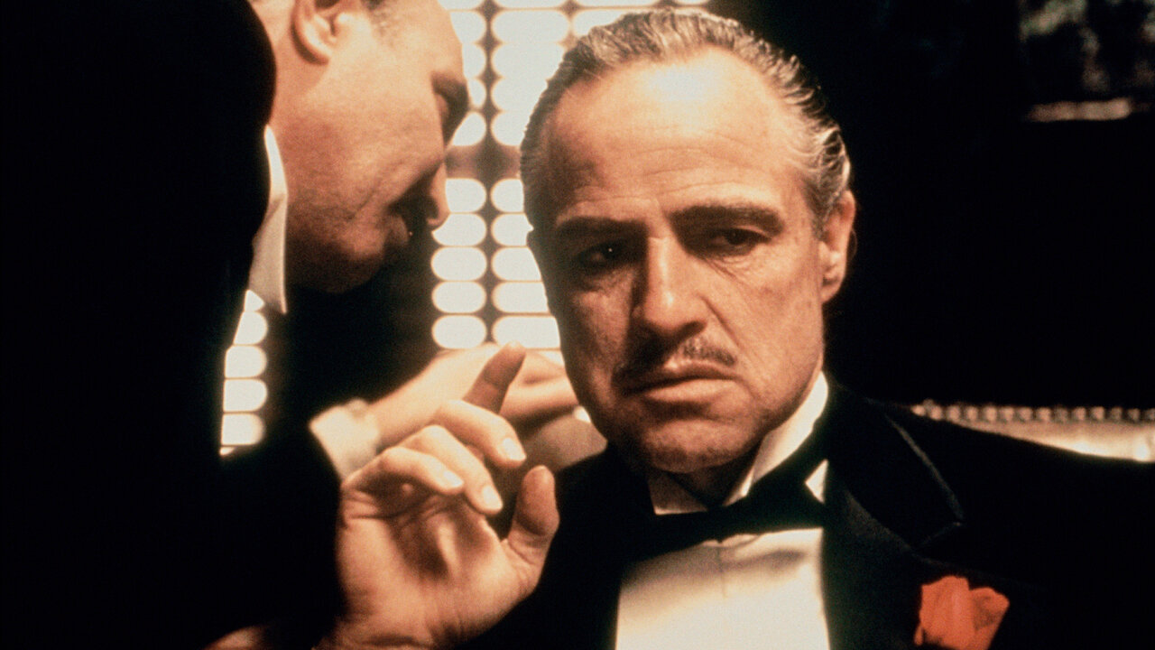Cena inspirada em máfia e cinema clássico