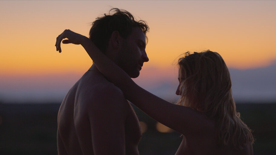 Әйелдің кискасын таяқшамен және белдікпен ұру онлайн видео