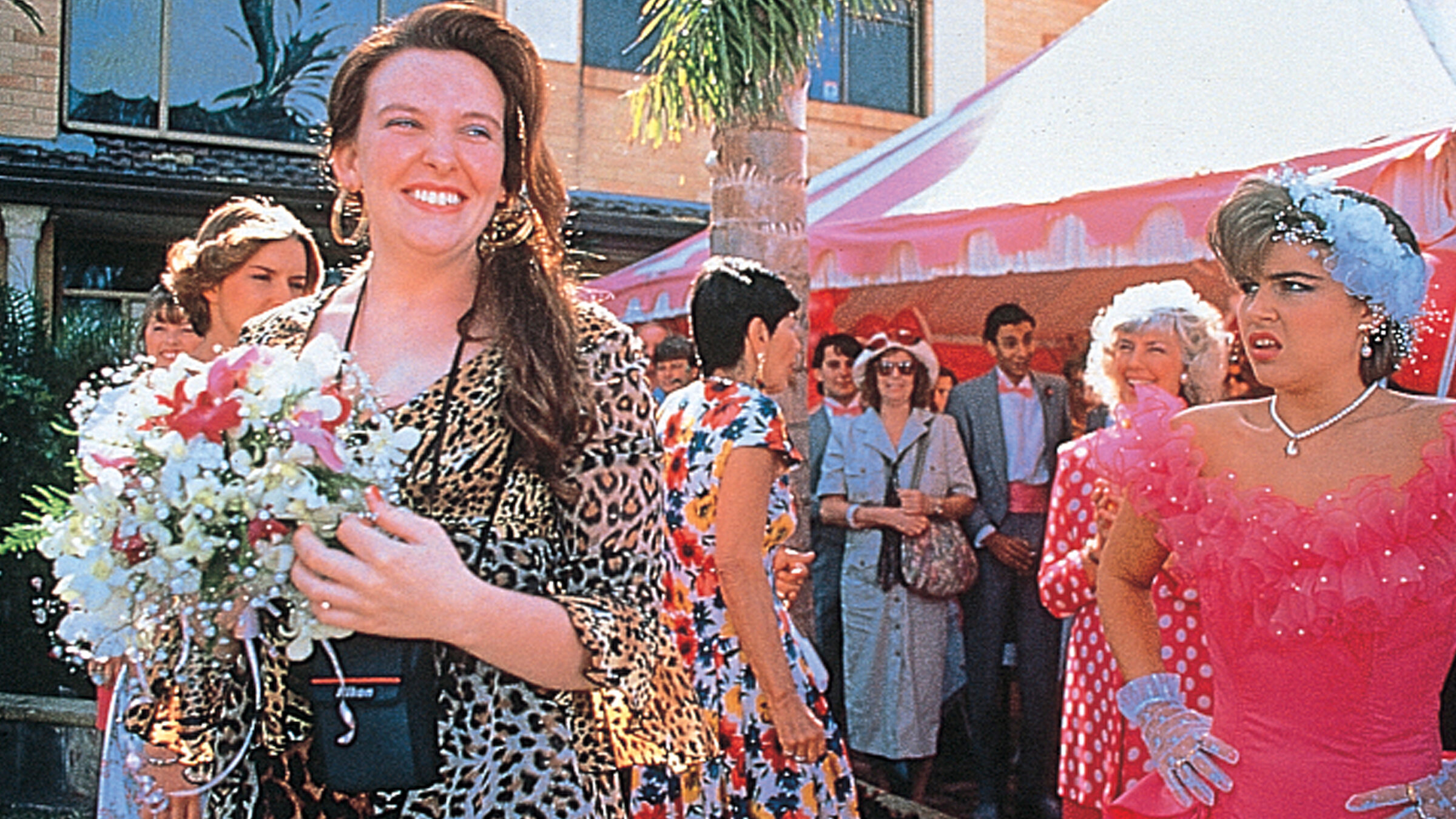 Cast of muriels wedding 60 photos Astyledwedding com