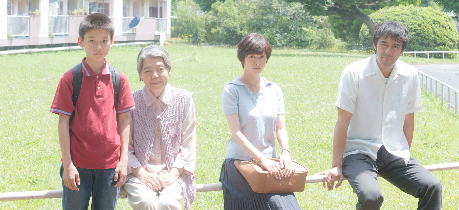 阿部寛さん　直筆サイン入り　海よりもまだ深く Amazon.co.jp: 海よりもまだ深く [DVD] : 阿部寛, 真木よう子, 小林